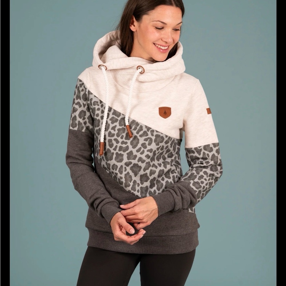 0053–NWT Wanakome Cream and Gray Leopard Hoodie